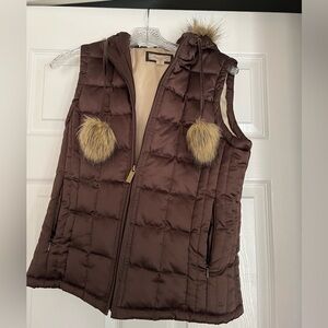 Puffer vest with hood